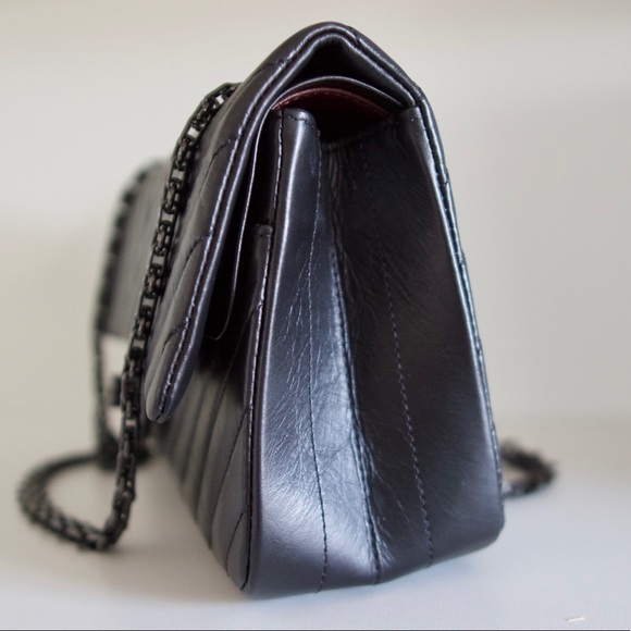 Chanel Reissue 2.55 So Black Bag in Aged Calfskin - Picture 4 of 8